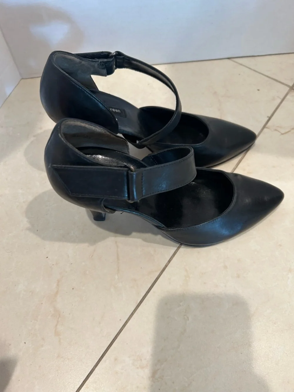 Paul Green sleek pointed